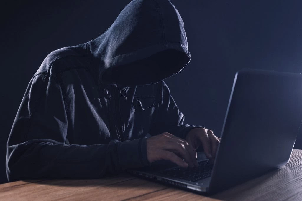 Χάκαραν το e-mail επιχειρηματία και «άδειασαν» αστρονομικό ποσό από το λογαριασμό του